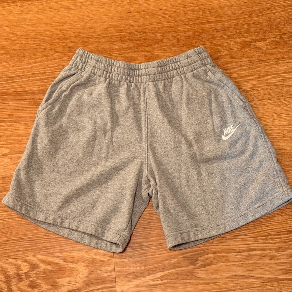 Nike Club Terry Shorts (Big Kid)